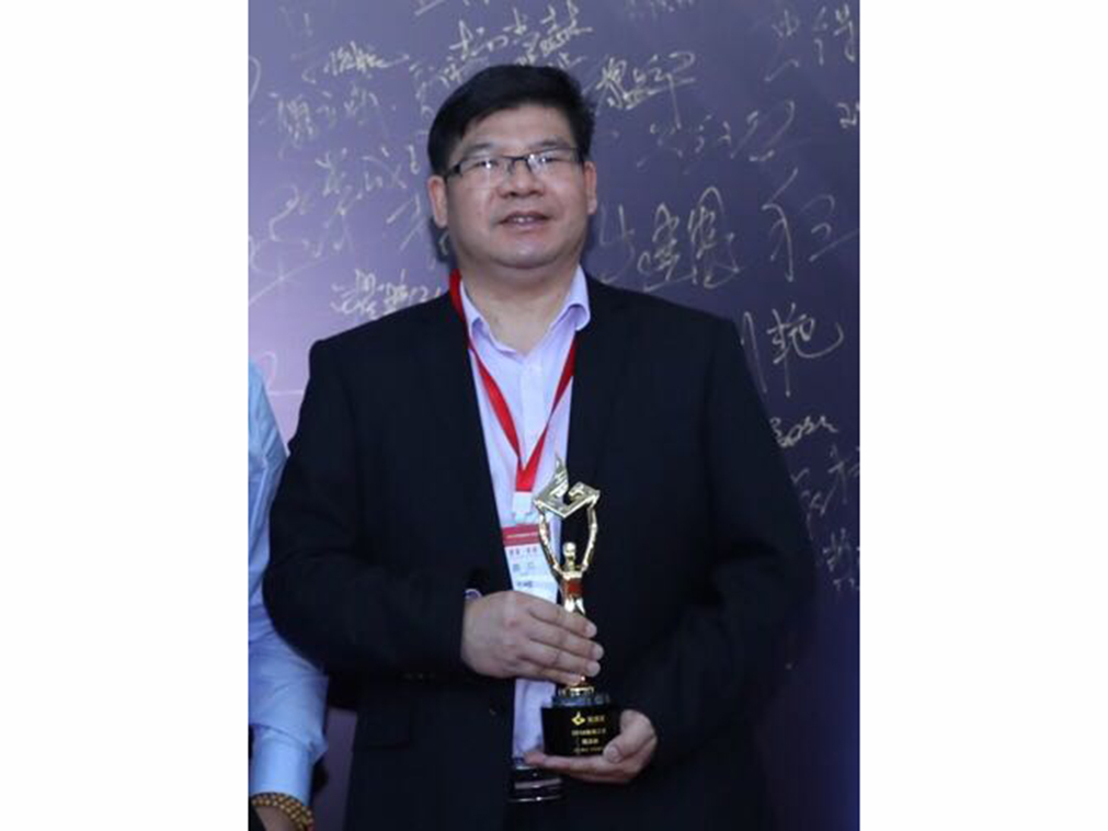 2018年榮獲”中國玻璃網(wǎng)“玻璃工匠獎(jiǎng)